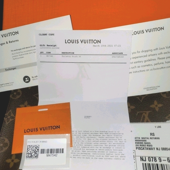Authentic New Louis Vuitton Toiletry 26/ Purse - Picture 13 of 15